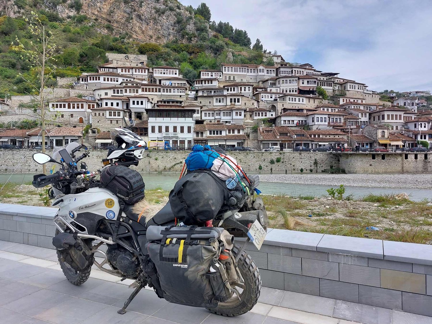 Per entrare in Albania in auto o moto, hai bisogno di…