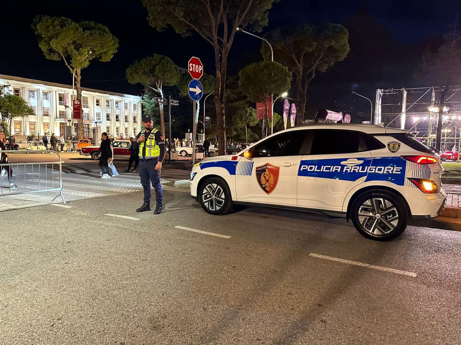 Makina me fenelina të paligjshme, Policia gjoba personave me imunitet